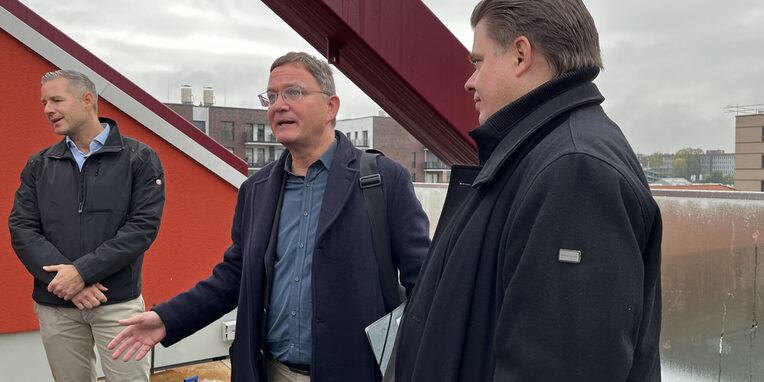 vlnr Stephan Burbach, Bürgermeistert Dirk Gene Hagelstein und Erster Stadtrat Stefan Schmitt